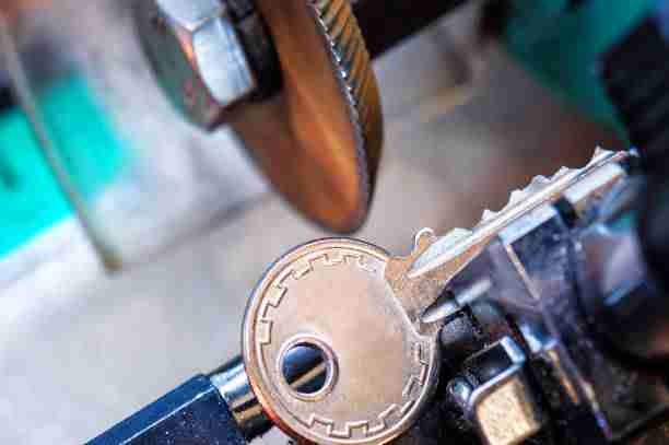 maquina duplicando llaves